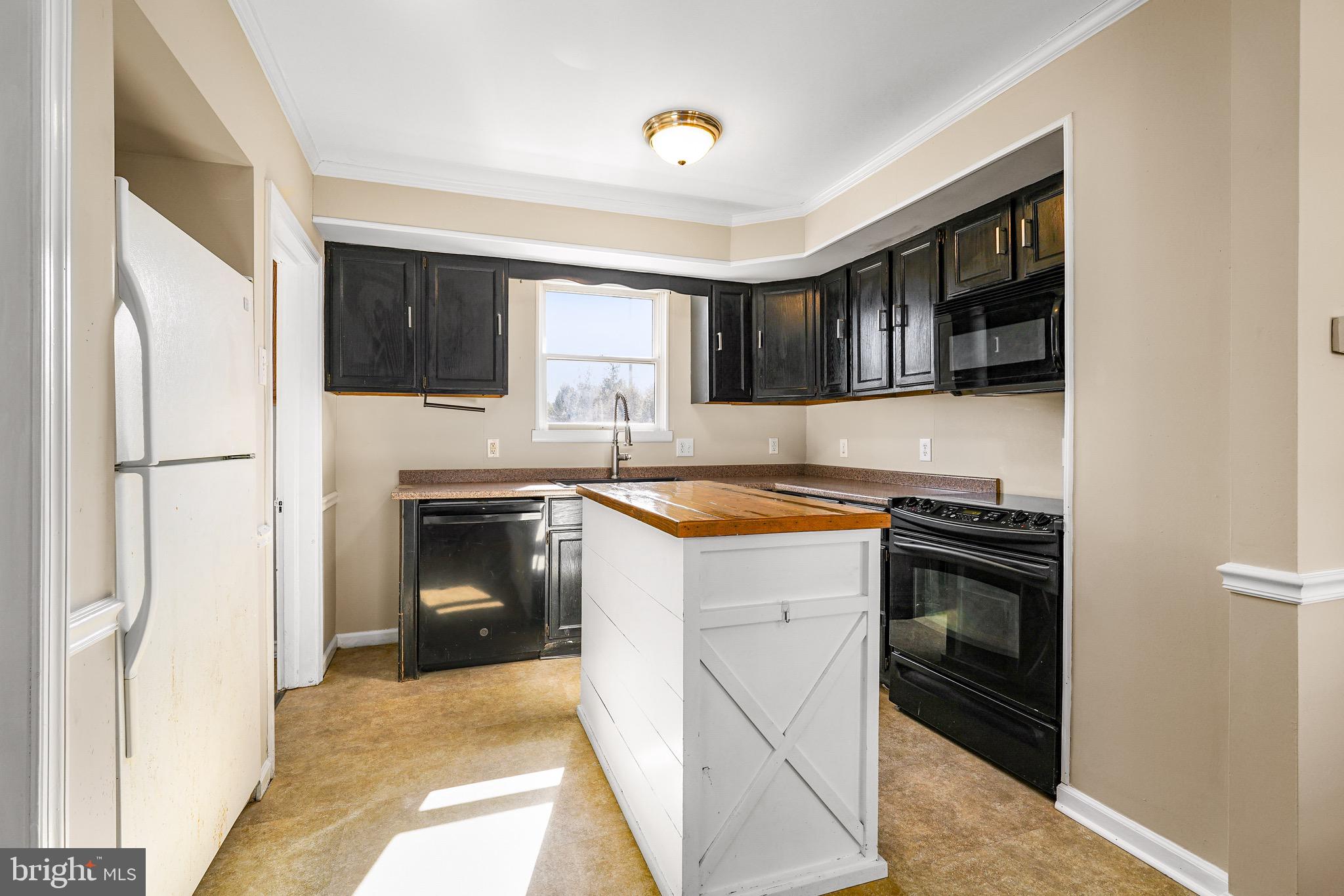 3050 Singerly Road Elkton, MD 21921 - Photo 7 of 24 a kitchen with stainless steel appliances granite countertop a stove and a refrigerator