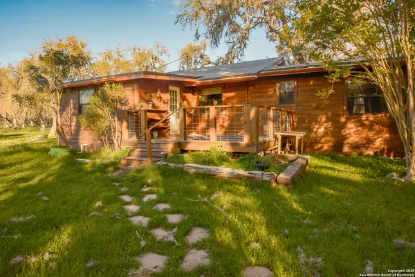 $399,000 | 695 South Thunder Creek Road, Utopia, TX 78884