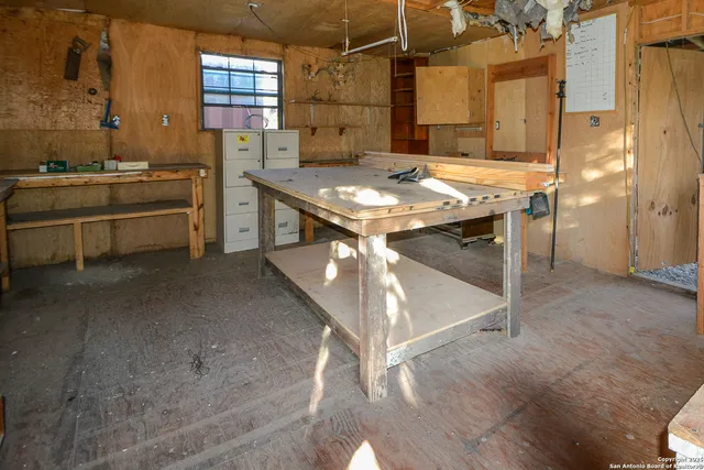 $399,000 | 695 South Thunder Creek Road, Utopia, TX 78884