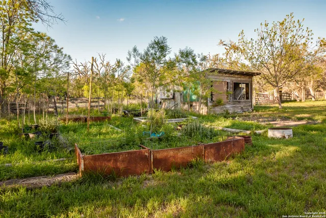 $399,000 | 695 South Thunder Creek Road, Utopia, TX 78884