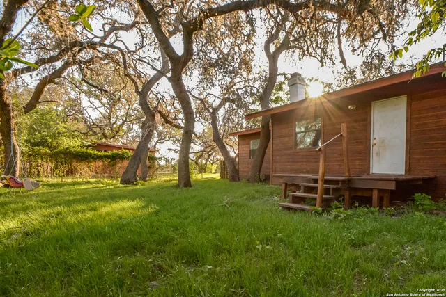 $399,000 | 695 South Thunder Creek Road, Utopia, TX 78884