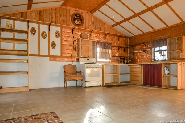 $399,000 | 695 South Thunder Creek Road, Utopia, TX 78884