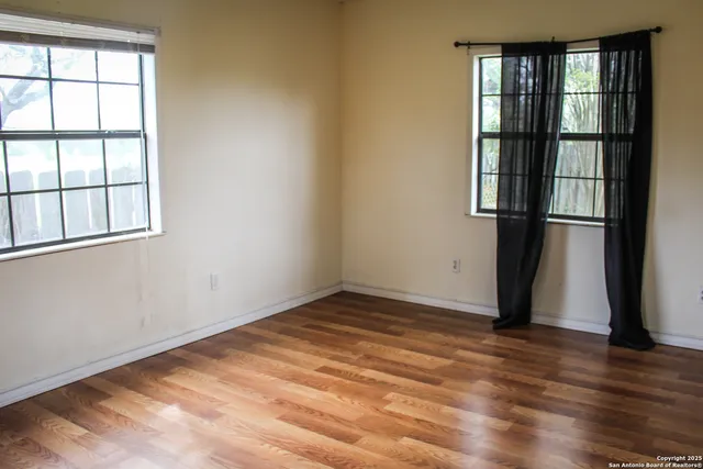 $399,000 | 695 South Thunder Creek Road, Utopia, TX 78884