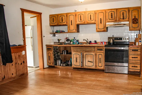 $399,000 | 695 South Thunder Creek Road, Utopia, TX 78884