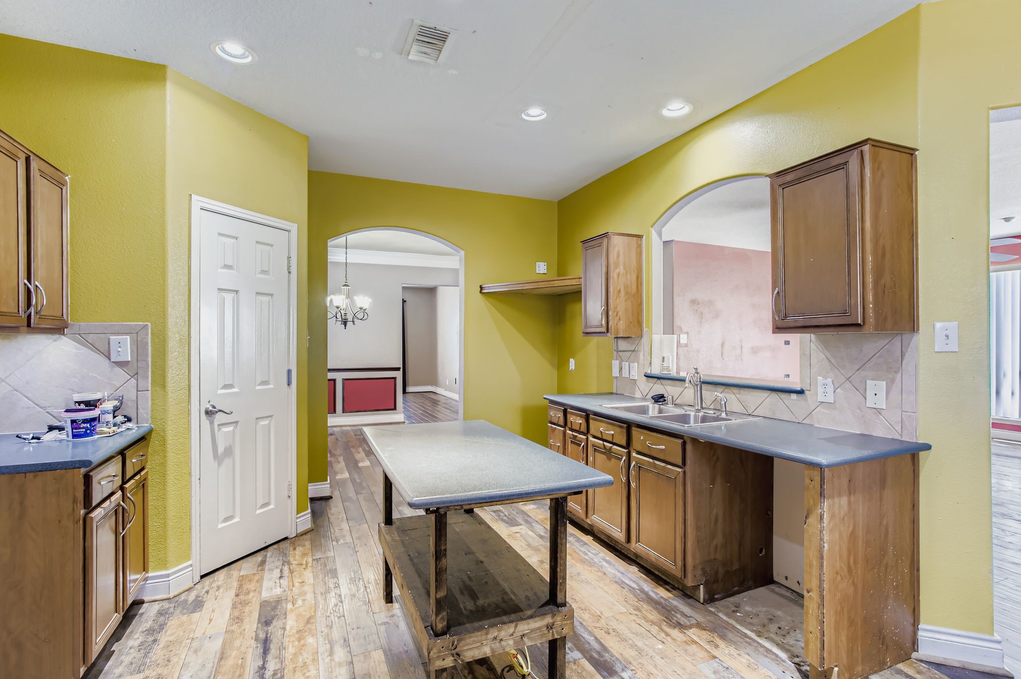 727 Pine Thicket Court Spring, TX 77373 - Photo 11 of 29 a kitchen with a sink a stove cabinets and wooden floor