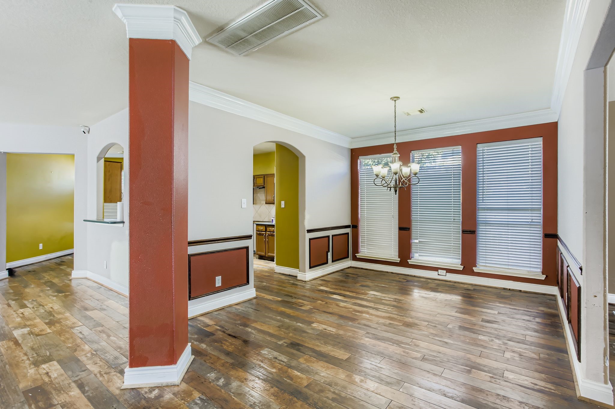 727 Pine Thicket Court Spring, TX 77373 - Photo 8 of 29 an empty room with kitchen and windows