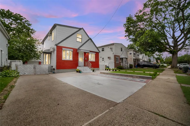 $935,000 | 81-56 264th Street | Floral Park