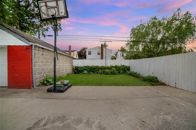 $935,000 | 81-56 264th Street | Floral Park