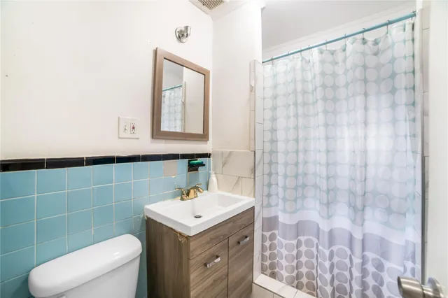 $935,000 | 81-56 264th Street | Floral Park