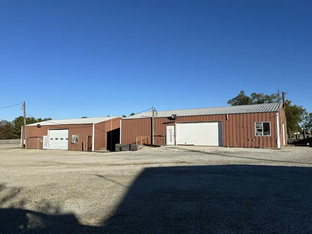 $450,000 | 300 Dixie Highway, Beecher, IL 60401