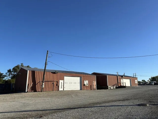 $450,000 | 300 Dixie Highway, Beecher, IL 60401