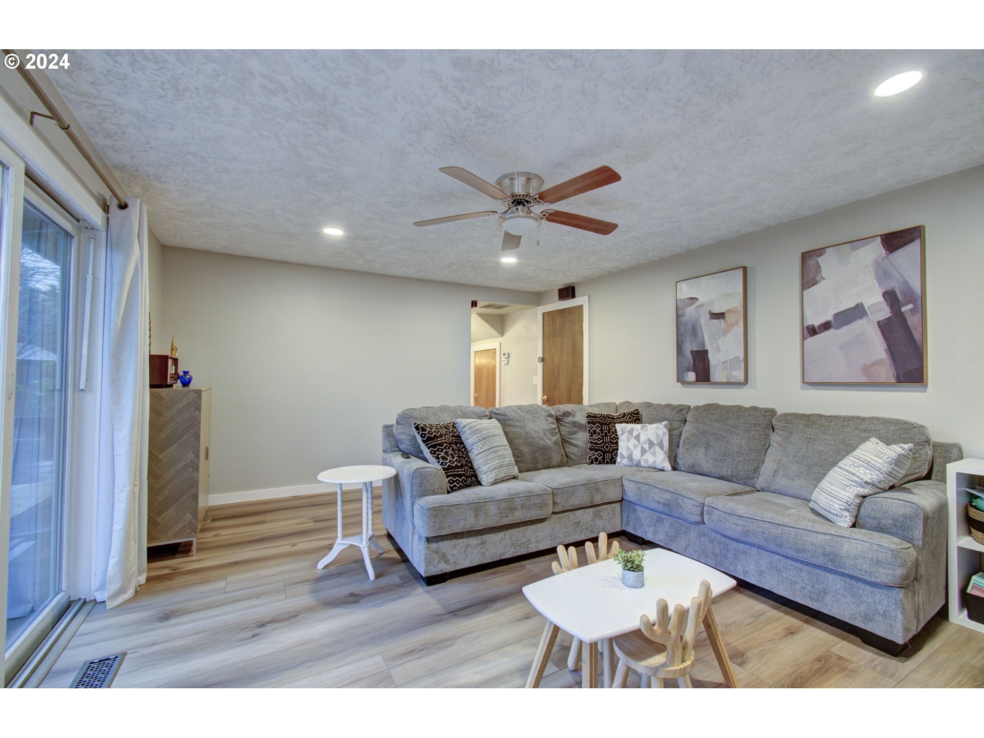 304 Northwest 8th Street Battle Ground, WA 98604 - Photo 11 of 35 a living room with furniture and a wooden floor