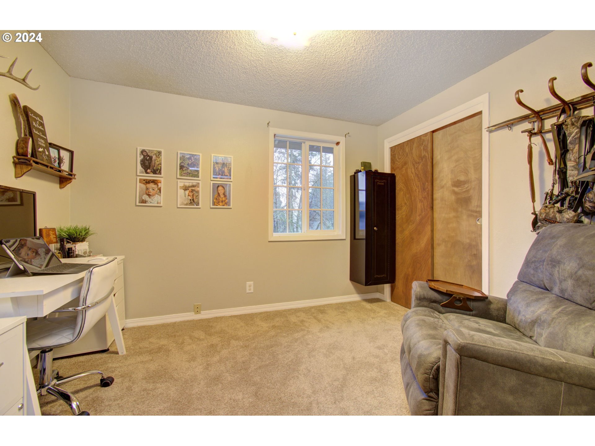 304 Northwest 8th Street Battle Ground, WA 98604 - Photo 23 of 35 a living room with furniture and a flat screen tv