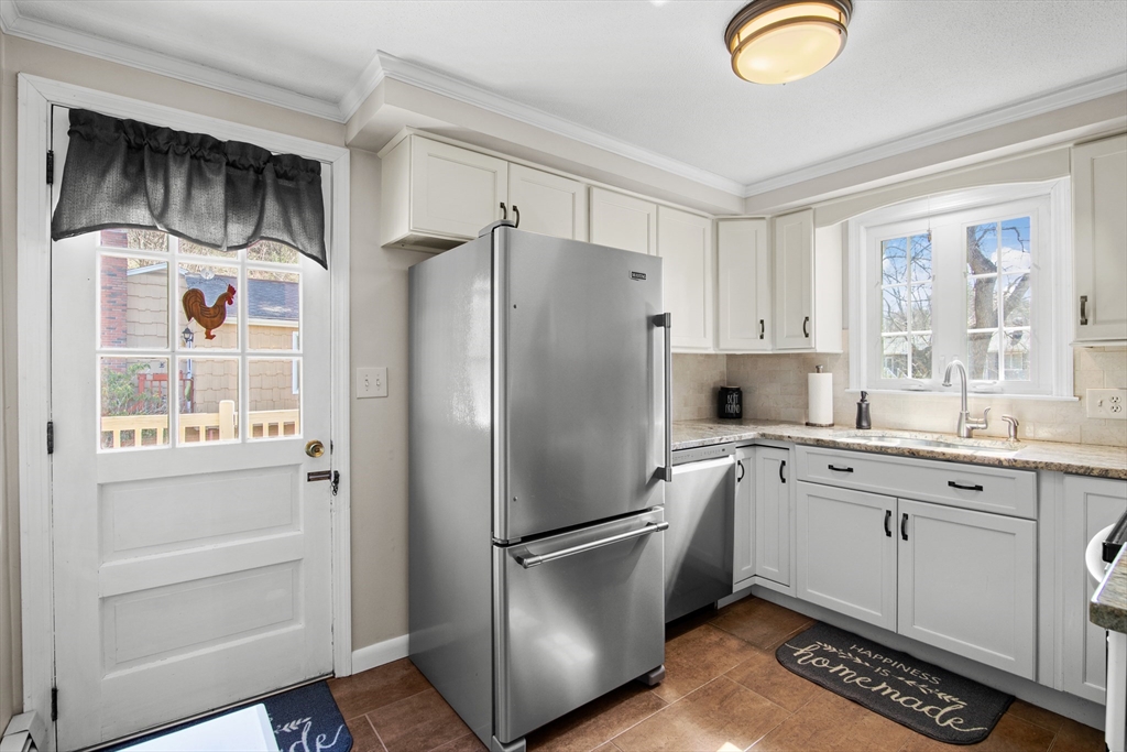 10 Kurt Road Salem, NH 03079 - Photo 13 of 40 Gallery Image 13