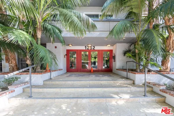 $786,000 | 1262 South Barrington Avenue, Unit 204, Los Angeles, CA 90025