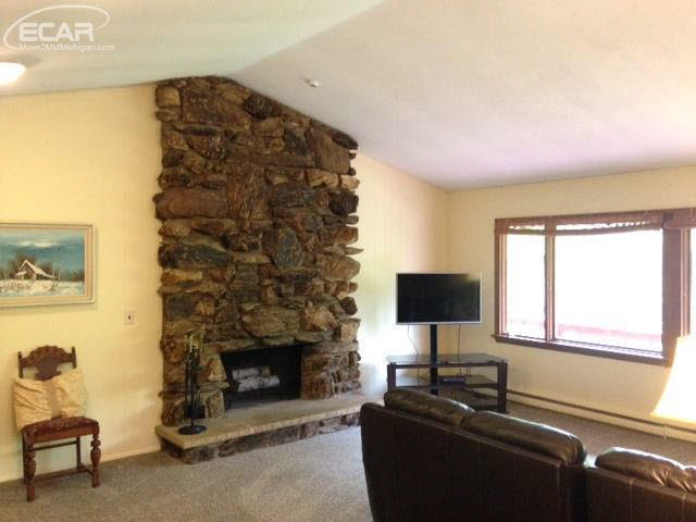 7083 Sohn Road Vassar, MI 48768 - Photo 4 of 16 21294440-3.JPG