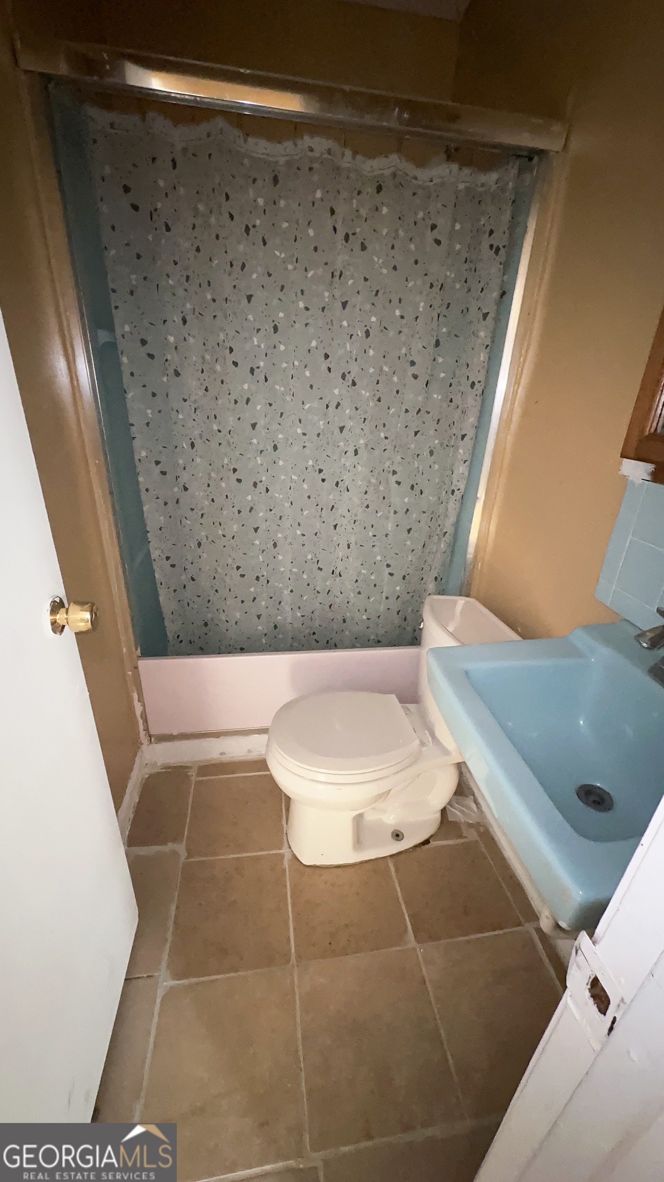 544 Conley Road Forest Park, GA 30297 - Photo 14 of 17 a view of bathroom