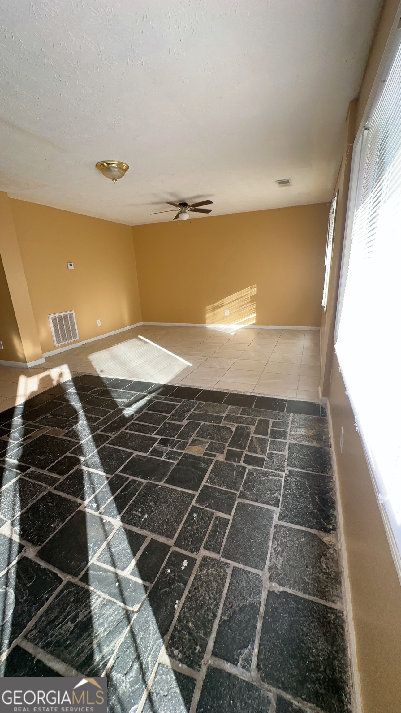 544 Conley Road Forest Park, GA 30297 - Photo 2 of 17 a bathroom with a shower