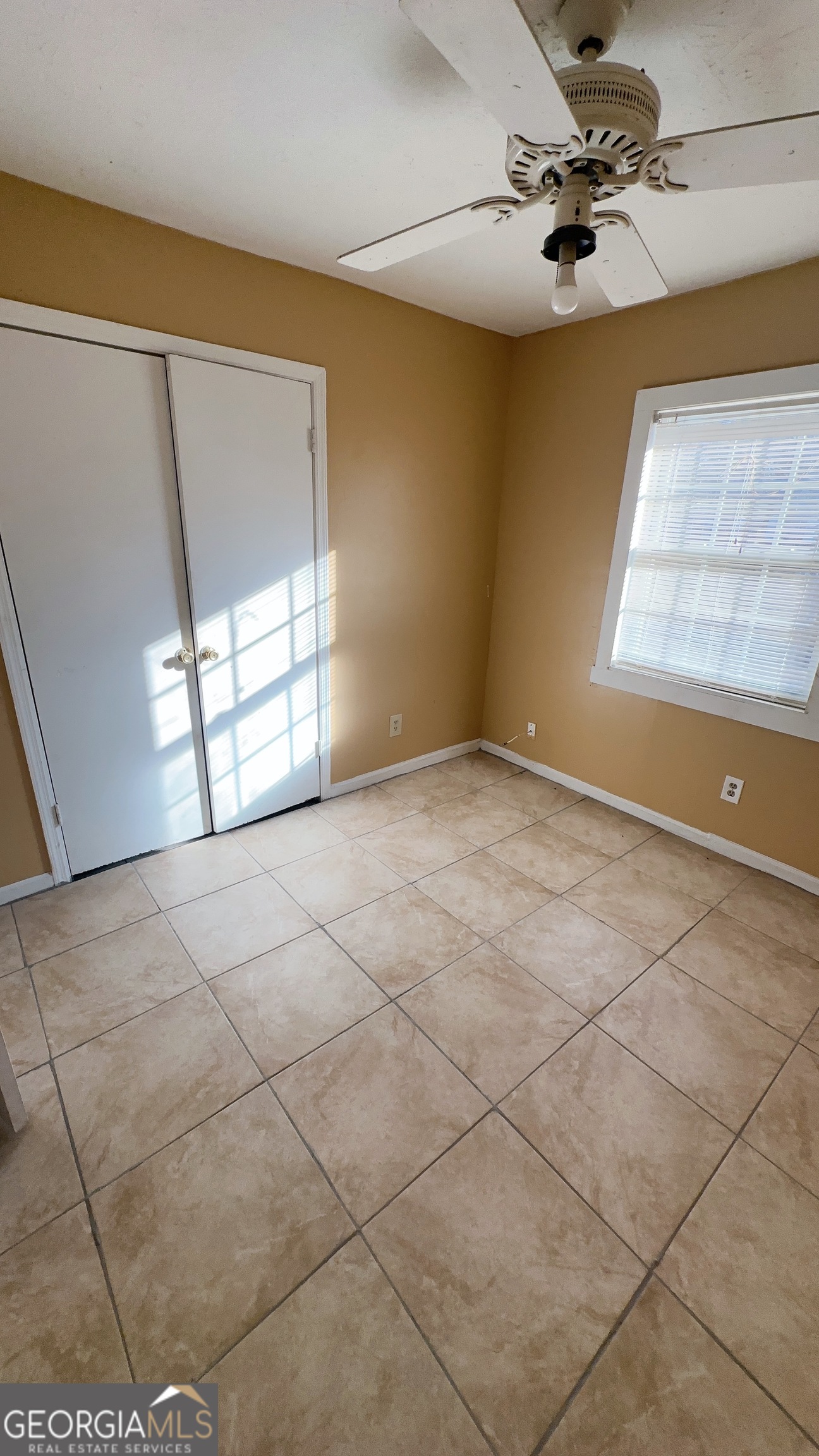 544 Conley Road Forest Park, GA 30297 - Photo 9 of 17 a view of an empty room with a window