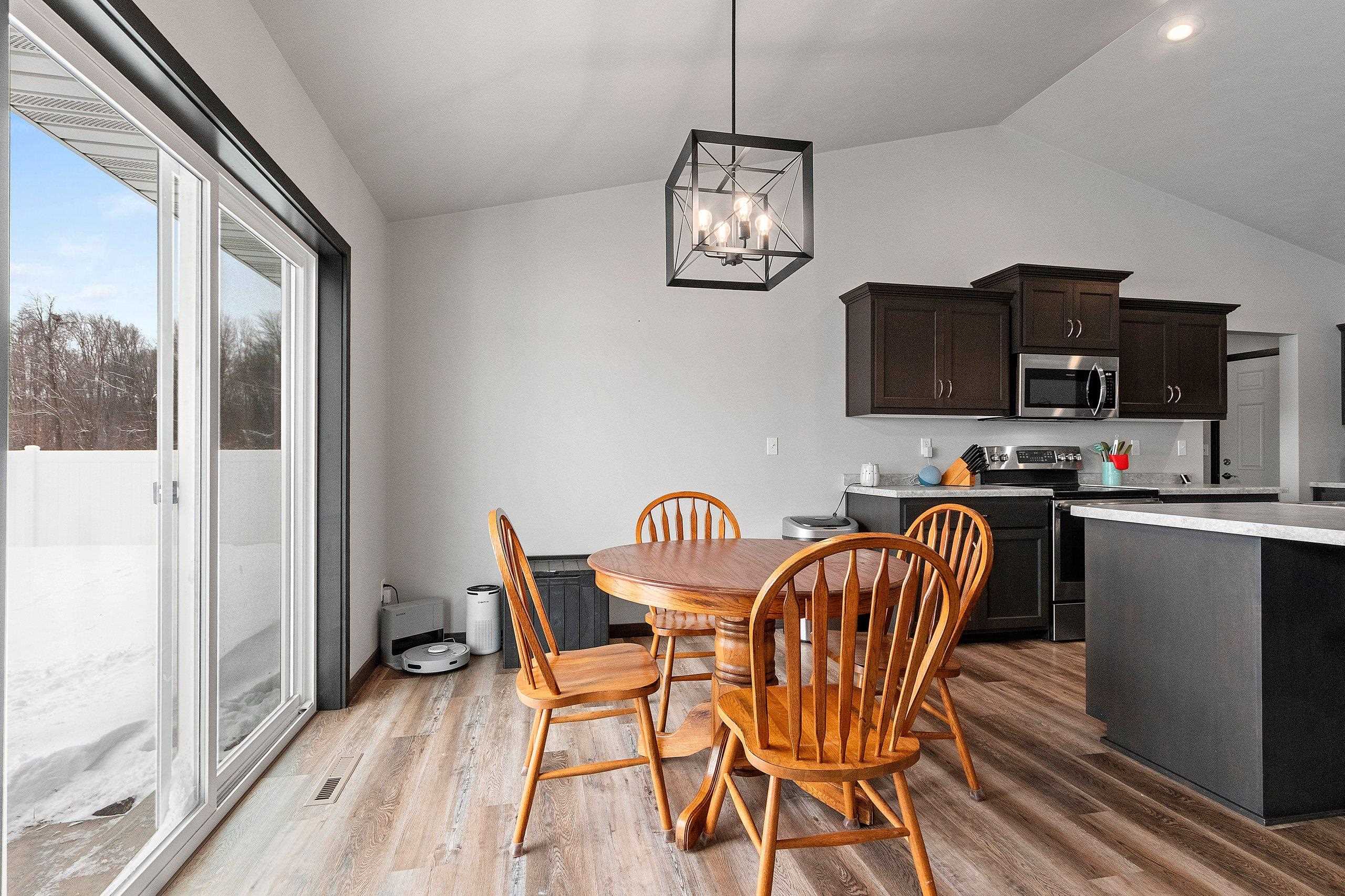 4669 Richard Lane Green Bay, WI 54313 - Photo 12 of 41