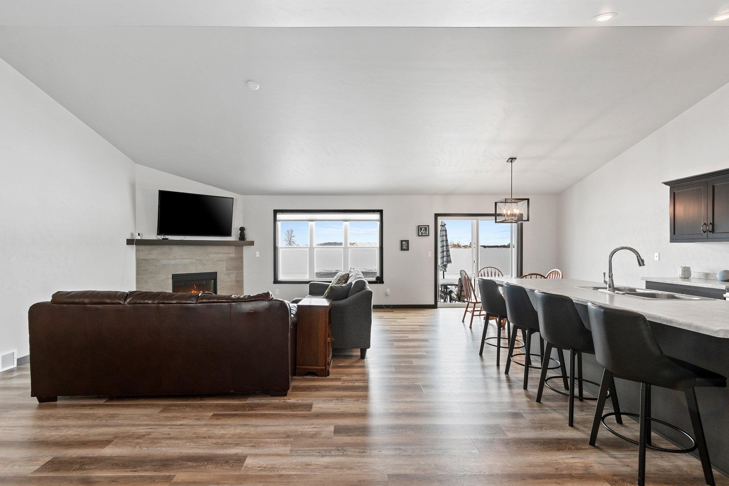 4669 Richard Lane Green Bay, WI 54313 - Photo 3 of 41