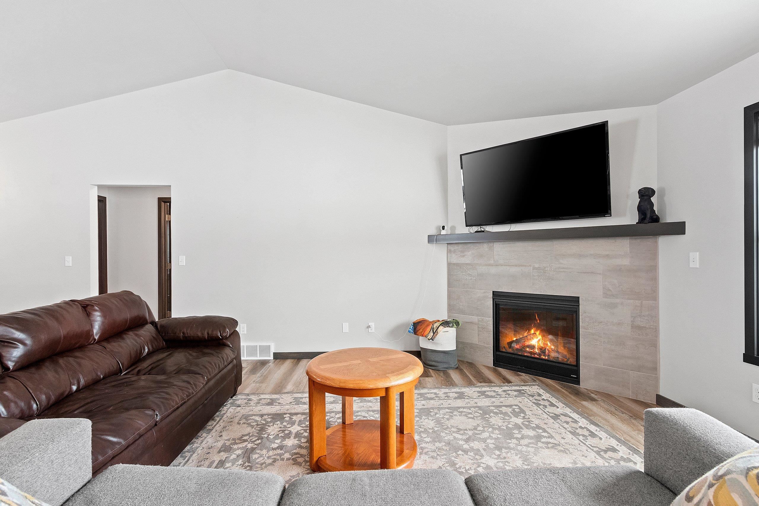 4669 Richard Lane Green Bay, WI 54313 - Photo 5 of 41