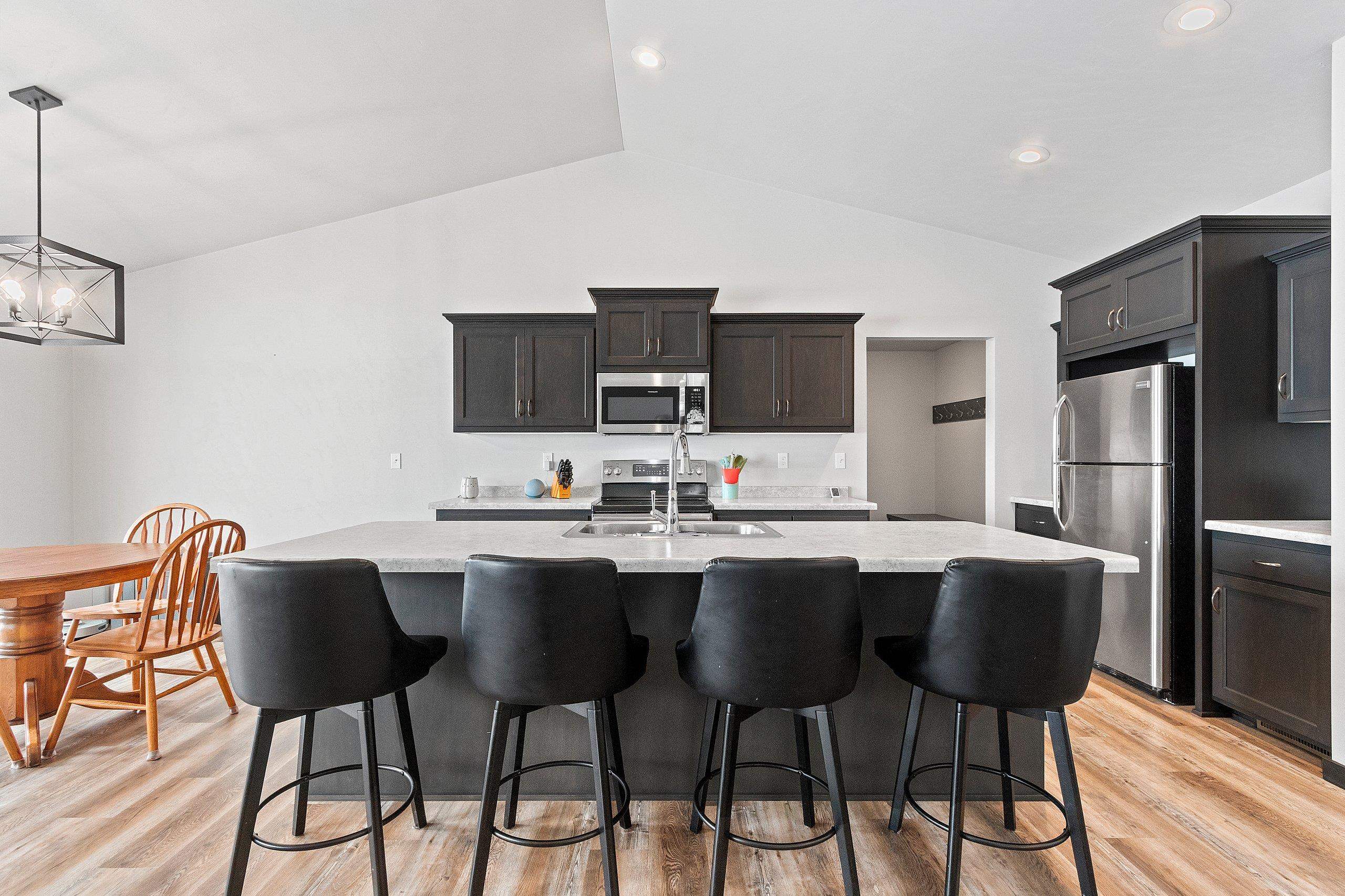 4669 Richard Lane Green Bay, WI 54313 - Photo 6 of 41