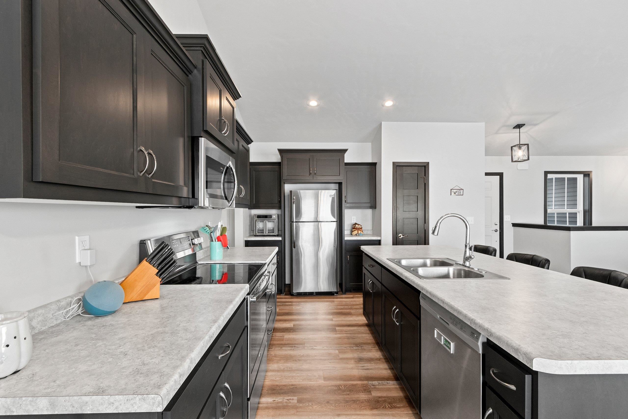 4669 Richard Lane Green Bay, WI 54313 - Photo 10 of 41