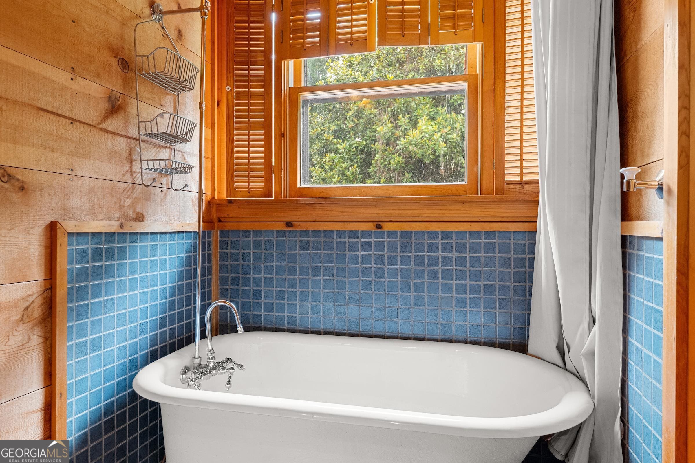 966 Wahoo Creek Road Murrayville, GA 30564 - Photo 24 of 81 a bathroom with a bathtub