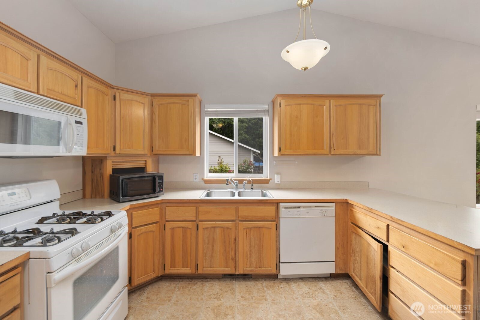 2220 Williams Road Oak Harbor, WA 98277 - Photo 15 of 37