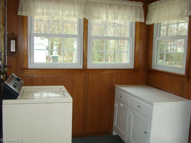 803 Cliff Road Asheboro, NC 27203 - Photo 14 of 16 Laundry Room.