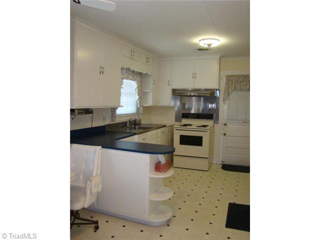803 Cliff Road Asheboro, NC 27203 - Photo 4 of 16 Kitchen.