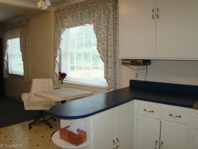 803 Cliff Road Asheboro, NC 27203 - Photo 6 of 16 Kitchen.