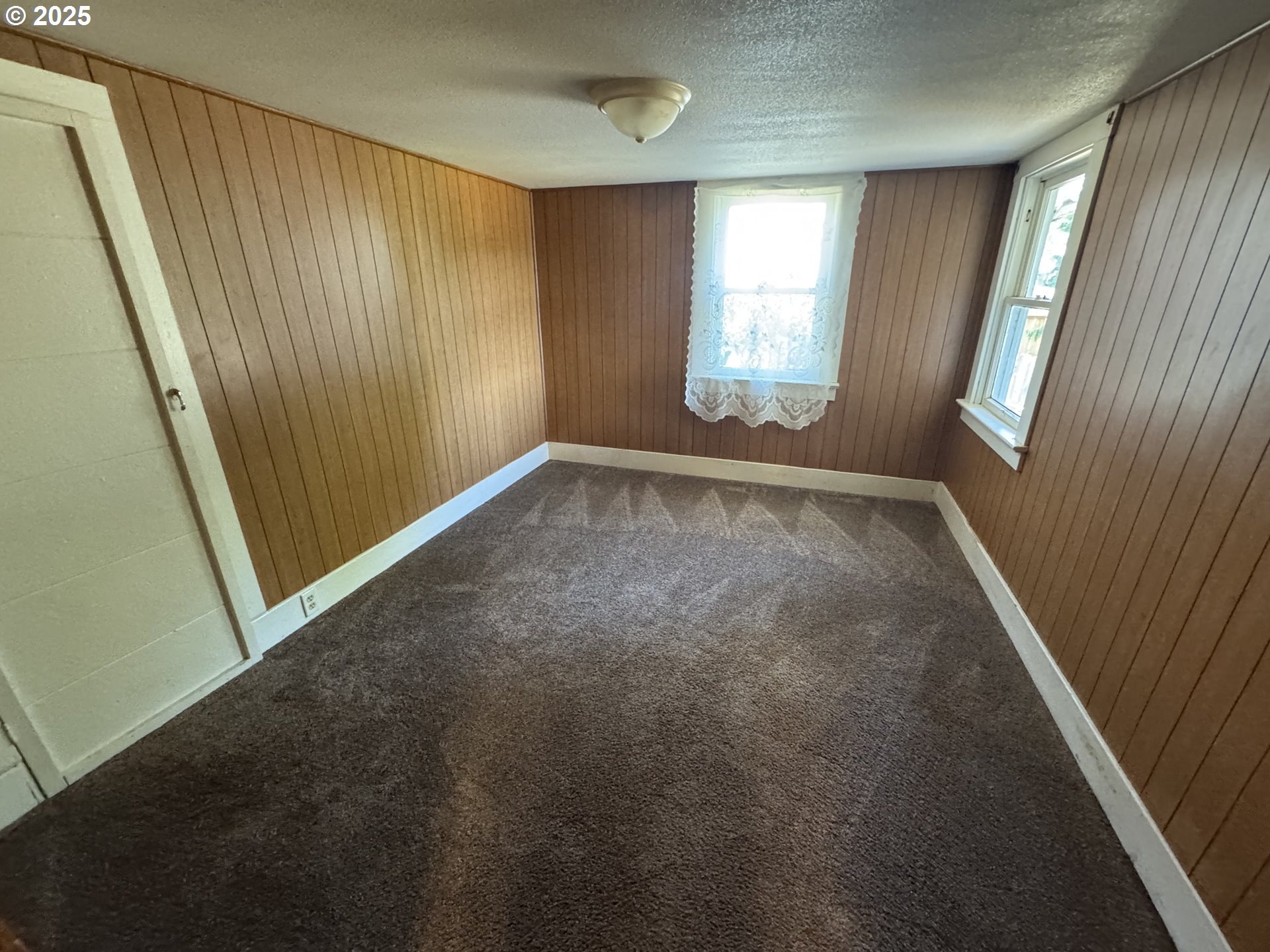 35092 Pittsburg Road St. Helens, OR 97051 - Photo 11 of 35 an empty room with windows