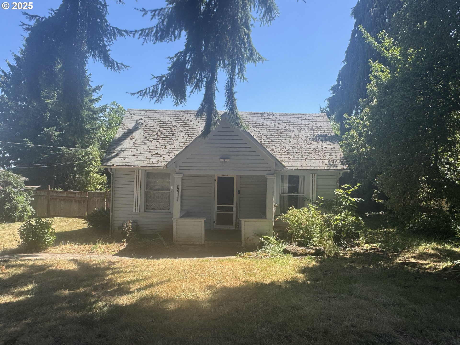 35092 Pittsburg Road St. Helens, OR 97051 - Photo 2 of 35 a front view of a house with a yard and garage