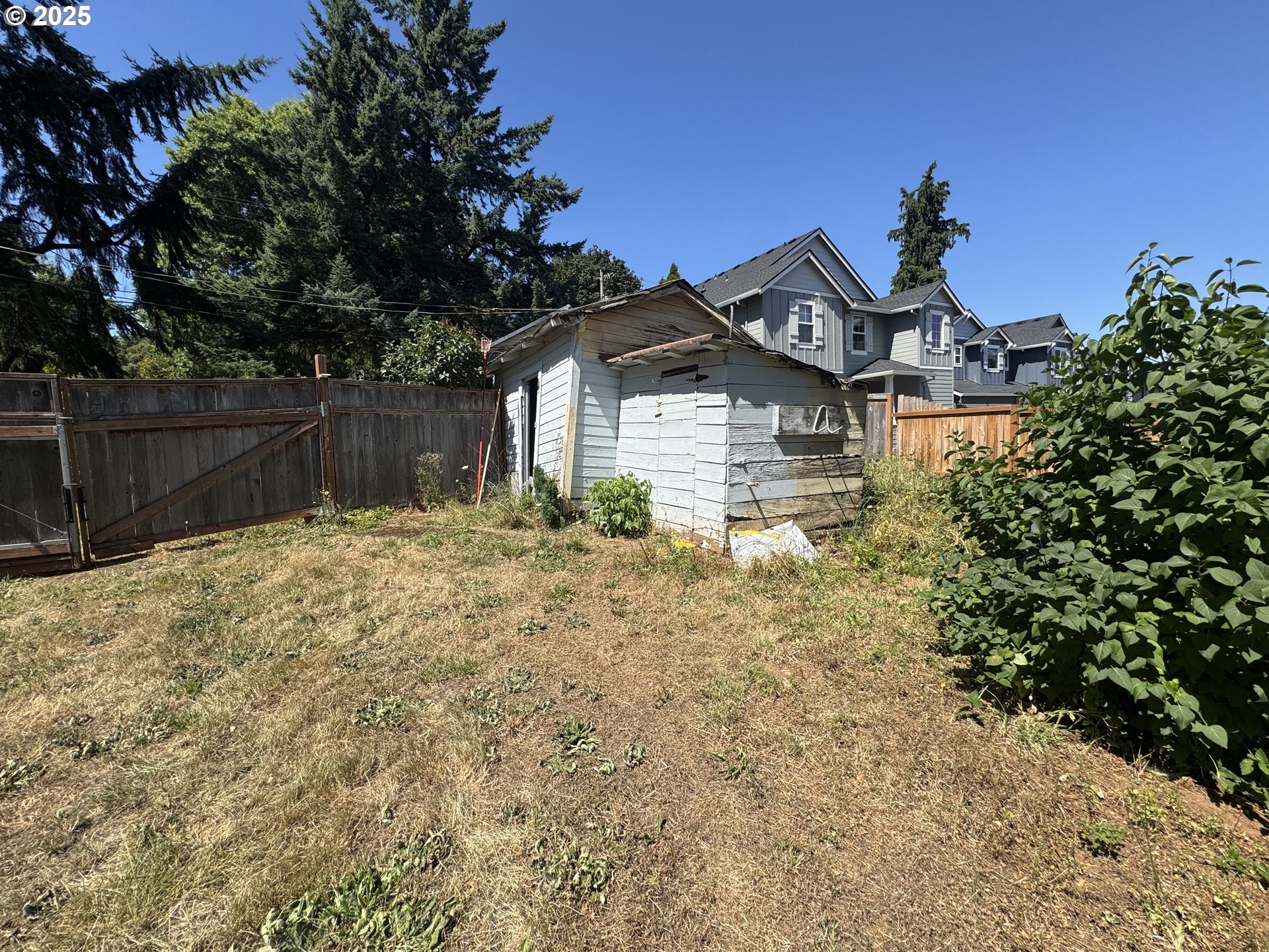 35092 Pittsburg Road St. Helens, OR 97051 - Photo 24 of 35 a front view of a house with a yard