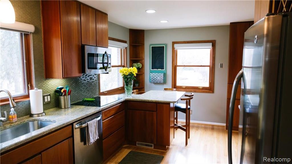 1072 Kingsview Avenue Rochester Hills, MI 48309 - Photo 13 of 38