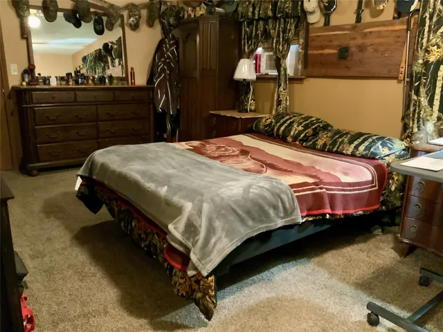 $130,000 | 215 Mcneir Street, Anahuac, TX 77514