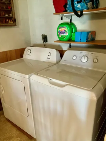 $130,000 | 215 Mcneir Street, Anahuac, TX 77514