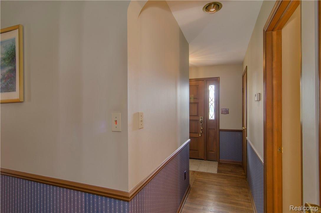 9314 Sheldon Road Plymouth, MI 48170 - Photo 11 of 34 11.jpg