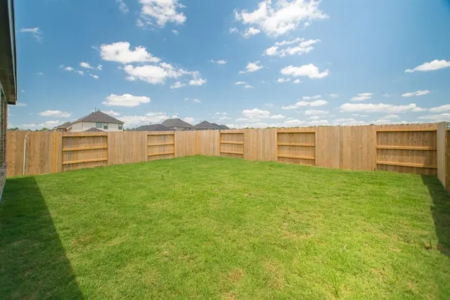 a view of a house with backyard and garden