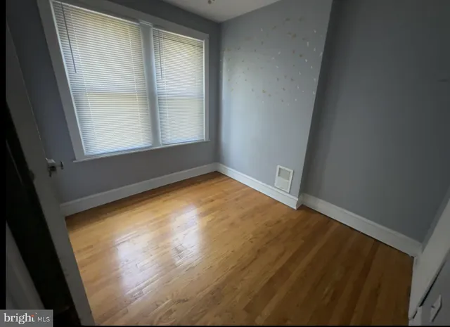 a view of empty room with window