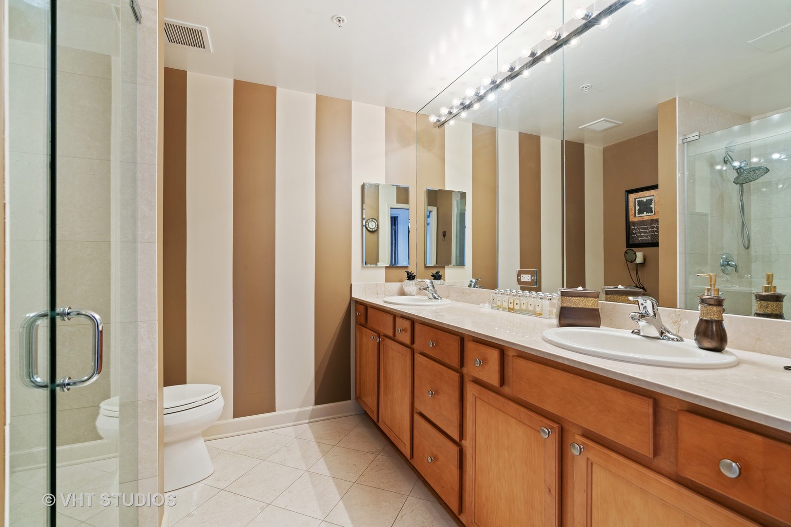 1629 South Prairie Avenue, Unit 1111 Chicago, IL 60616 - Photo 11 of 13 a bathroom with a double vanity sink mirror and double