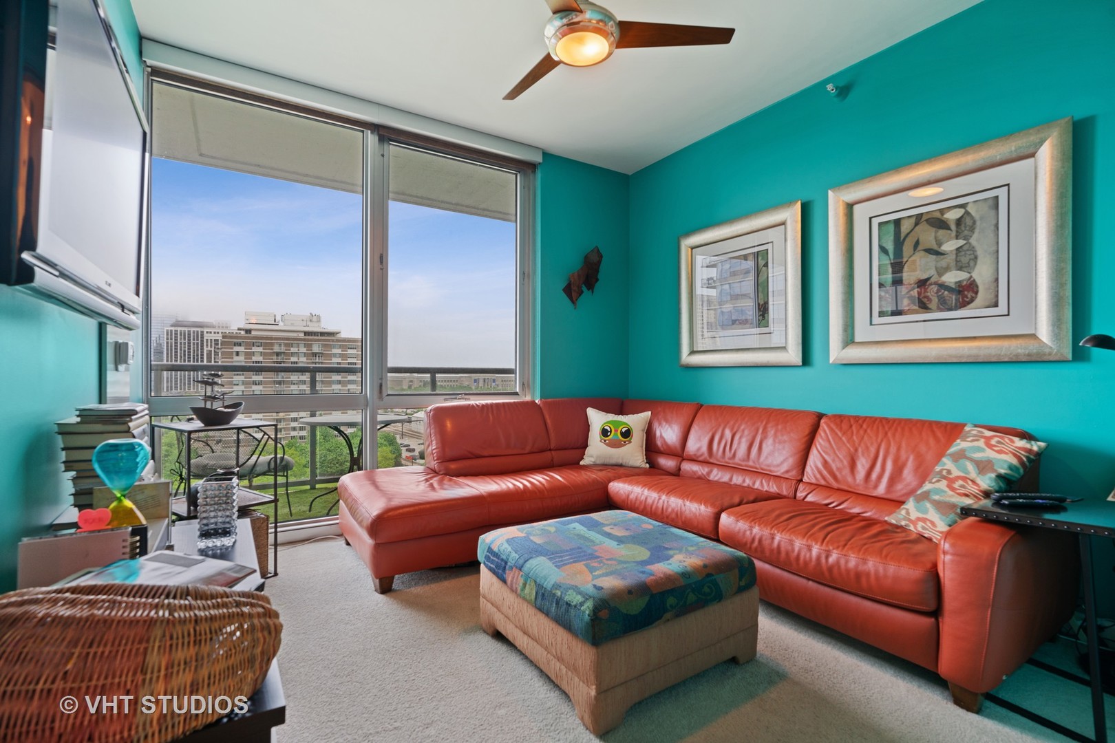 1629 South Prairie Avenue, Unit 1111 Chicago, IL 60616 - Photo 12 of 13 a living room with furniture city view and a large window
