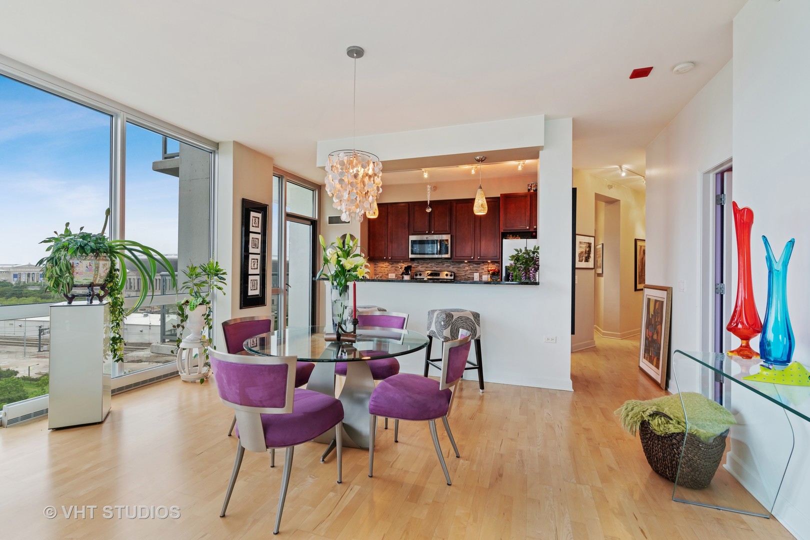 1629 South Prairie Avenue, Unit 1111 Chicago, IL 60616 - Photo 7 of 13 a view of a dining room with furniture and a potted plant