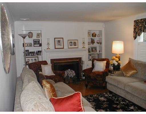 203 Lansdowne Road Warwick, RI 02888 - Photo 4 of 10 Living Room.