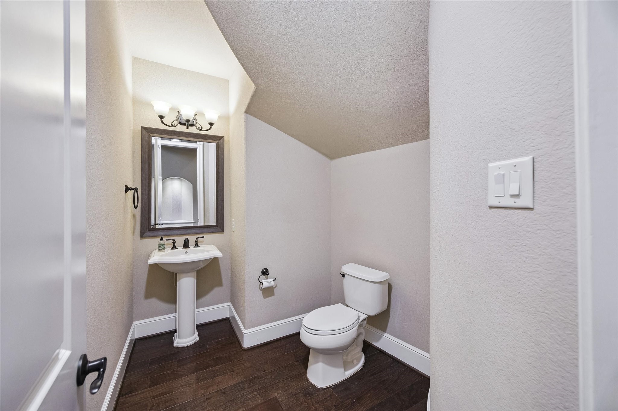 35 North Fremont Ridge Loop Spring, TX 77389 - Photo 15 of 37 Beautifully appointed, the main-level powder room provides a convenient and elegant space for guests, reflecting the home's attention to detail throughout.