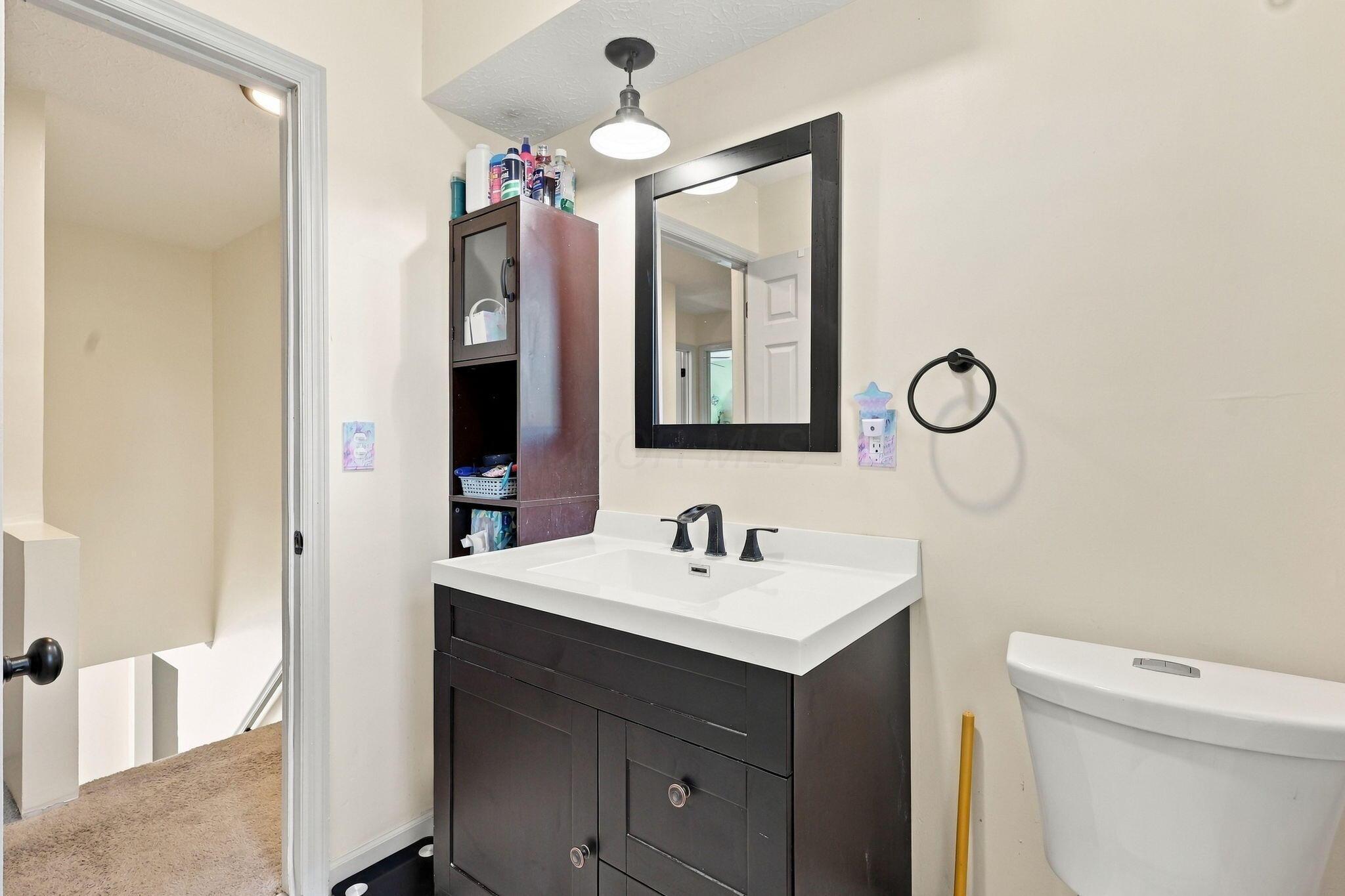 609 Grist Run Road Westerville, OH 43082 - Photo 30 of 39 Upstairs Full Bathroom