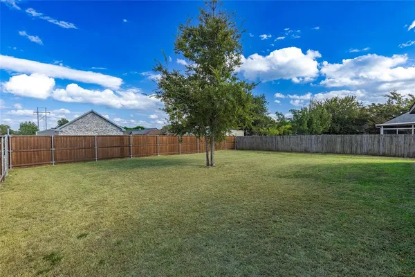 a view of a yard with a trampoline