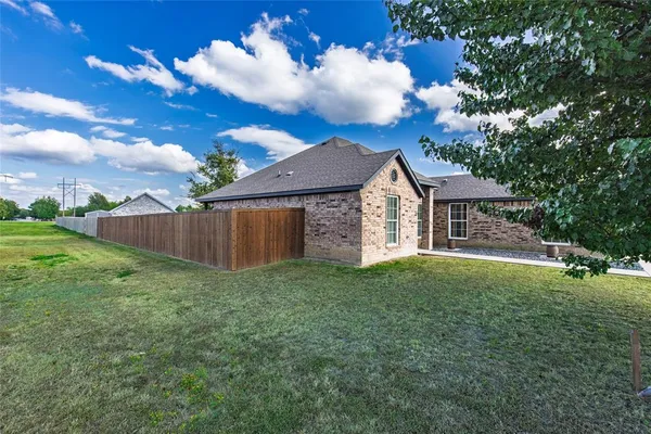 a view of house with backyard and garden